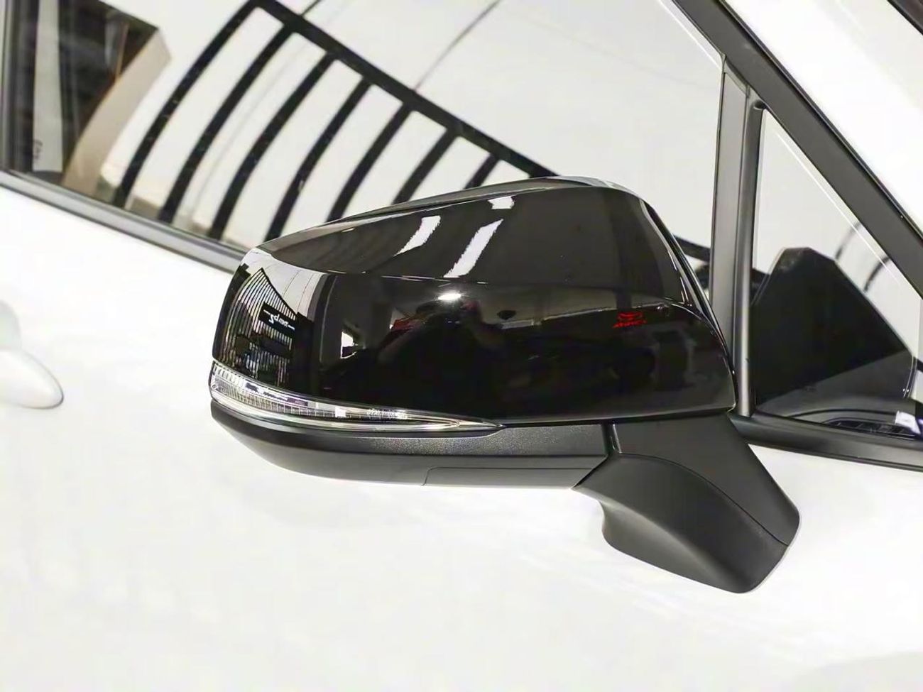 تويوتا كورولا كورولا كروز هايبرد