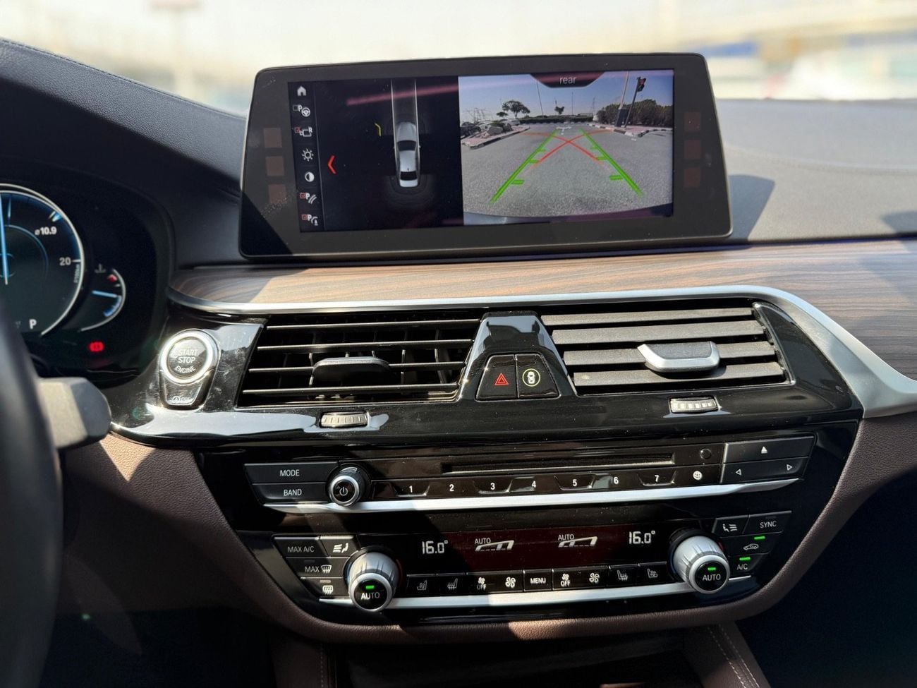 بي أم دبليو 530i Exclusive Luxury 2.0L