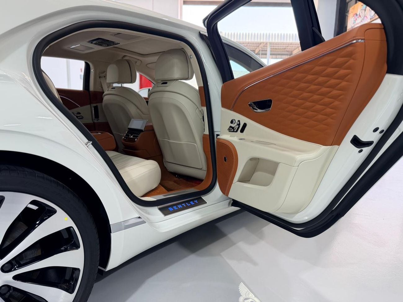 بنتلي فلاينج سبور 4.0T V8