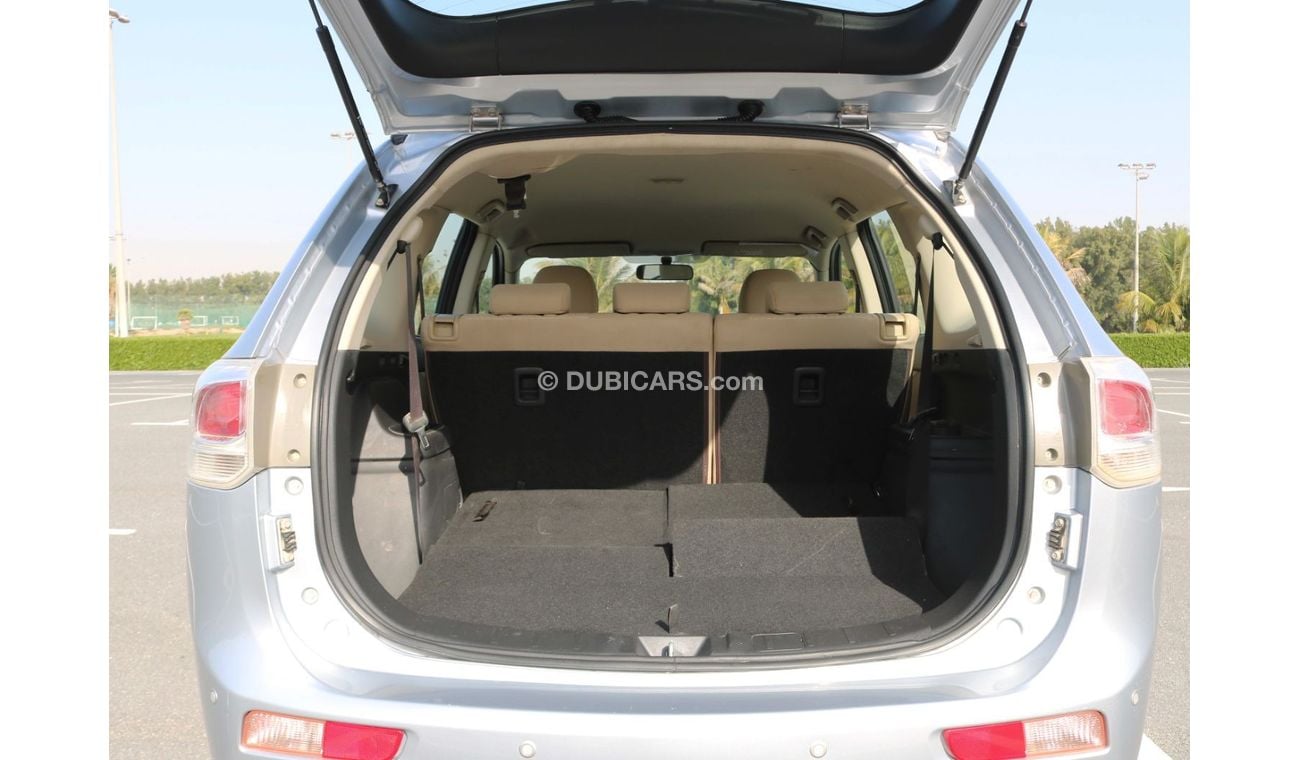ميتسوبيشي آوتلاندر 2014 | MITSUBISHI OUTLANDER - 7 SEATER CAPACITY PETROL A/T WITH GCC SPECS AND EXCELLENT CONDITION