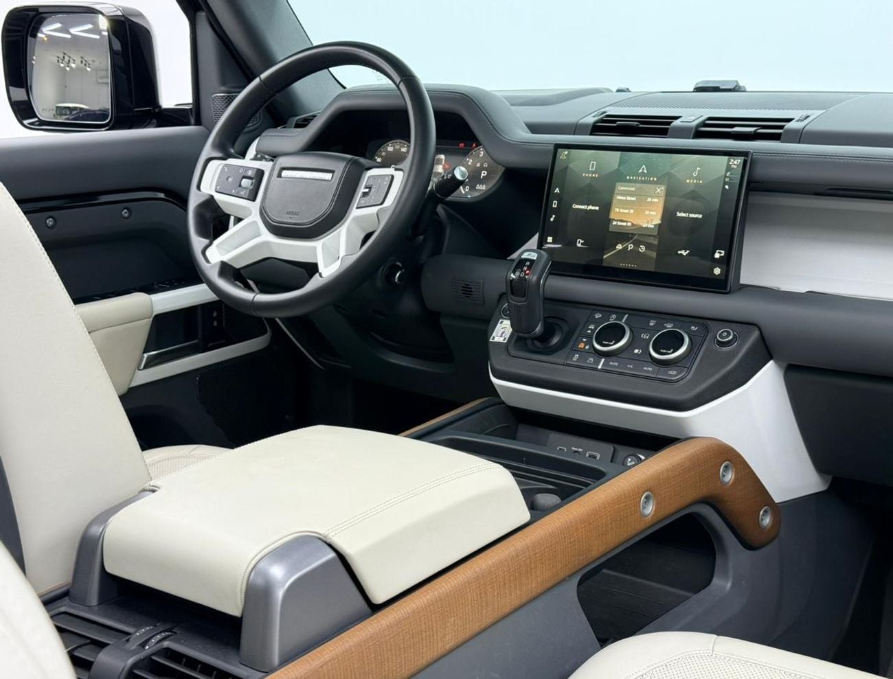 لاند روفر ديفندر 2024 Land Rover Defender 110 HSE P400, 2028 LR Warranty, 2029 LR Service Pack, Fully Loaded, GCC