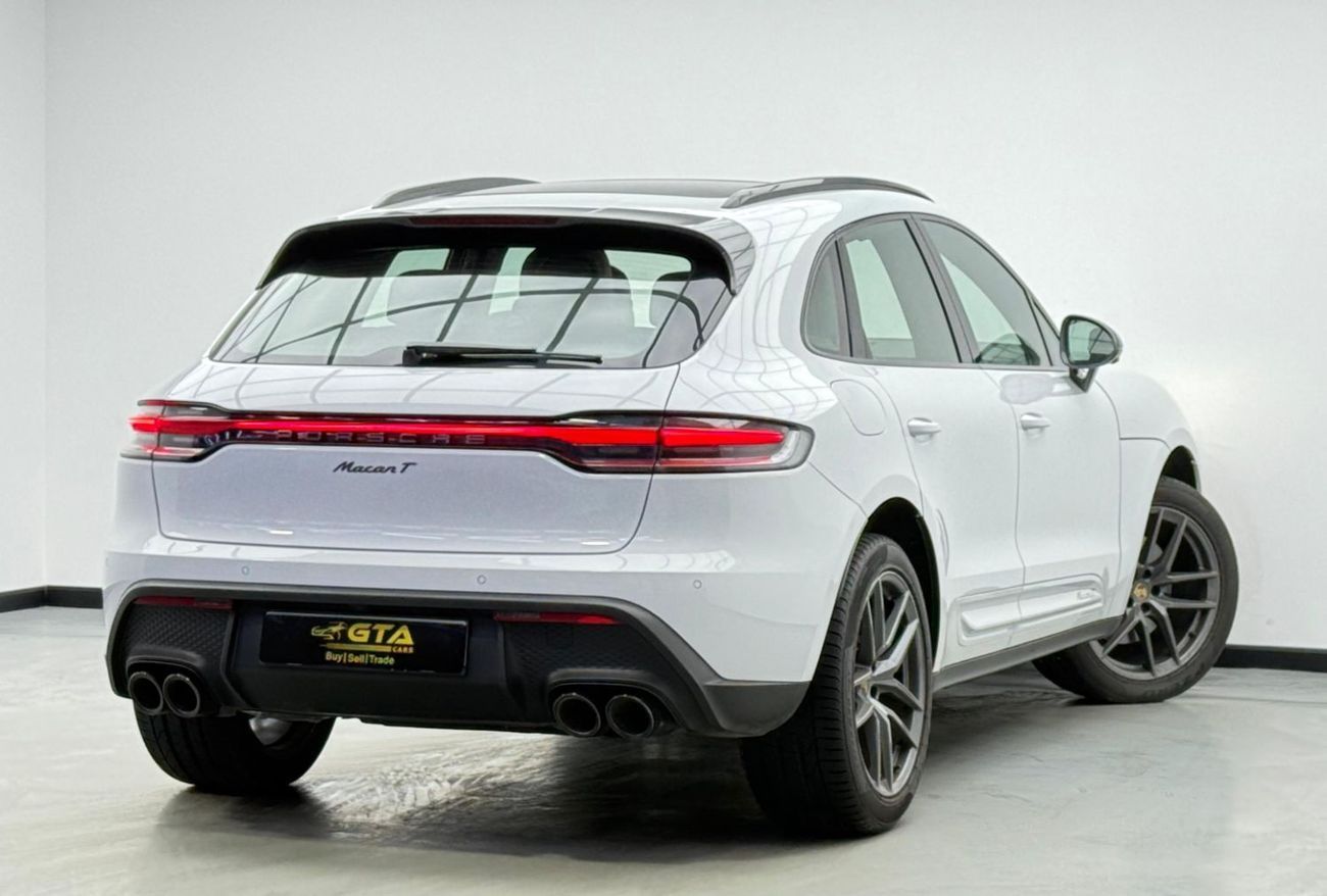 Porsche Macan T 2.0L (260 HP) 2024 Porsche Macan T, 2026 Porsche Warranty, Full Porsche Service History, Very Low