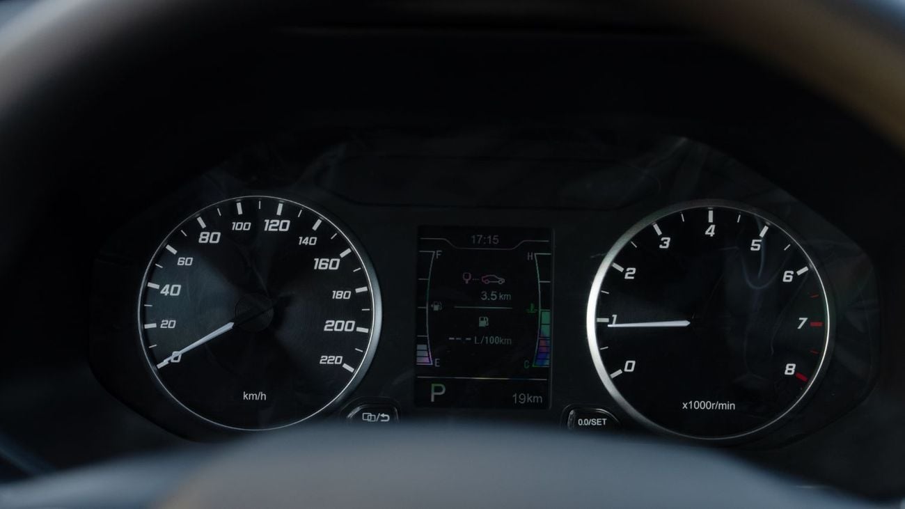 شيري تيجو 4 برو Comfort 1.5L - Grey Inside Black