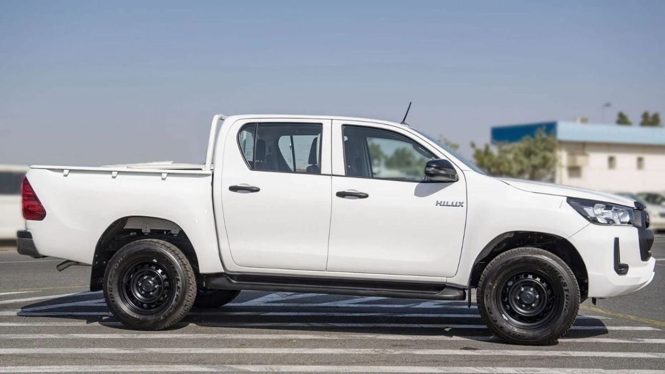 تويوتا هيلوكس GL HILUX 2.4L MED OPTION