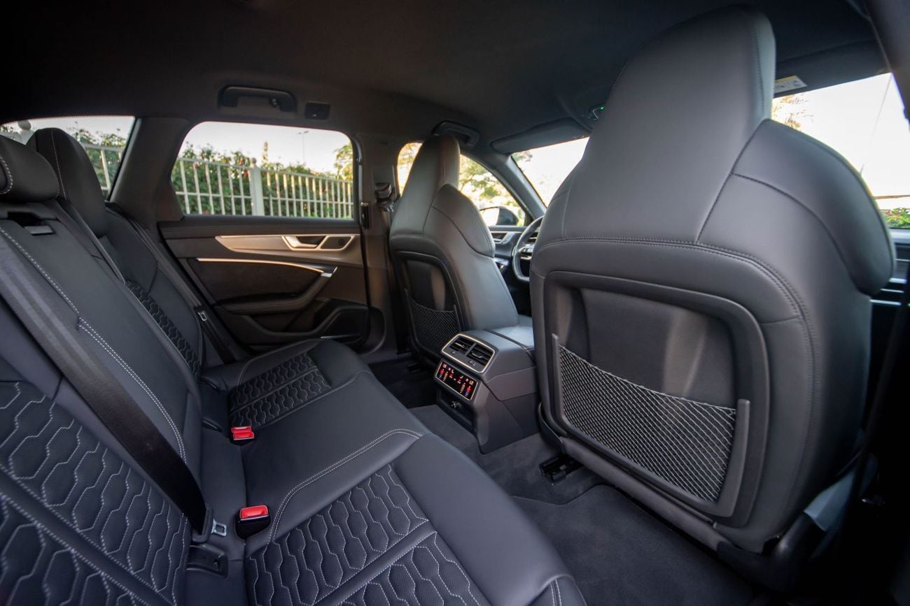 Audi RS6 2024 Audi RS6 Performance with 4.0L twin-turbo V8, 621 hp, 627 lb-ft torque, 8-speed automatic 2024