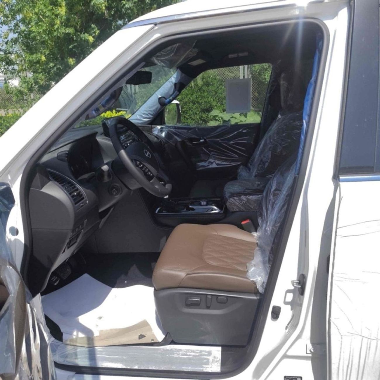 Nissan Armada NISSAN ARMADA PLATINUM V8 5.6L (400HP)