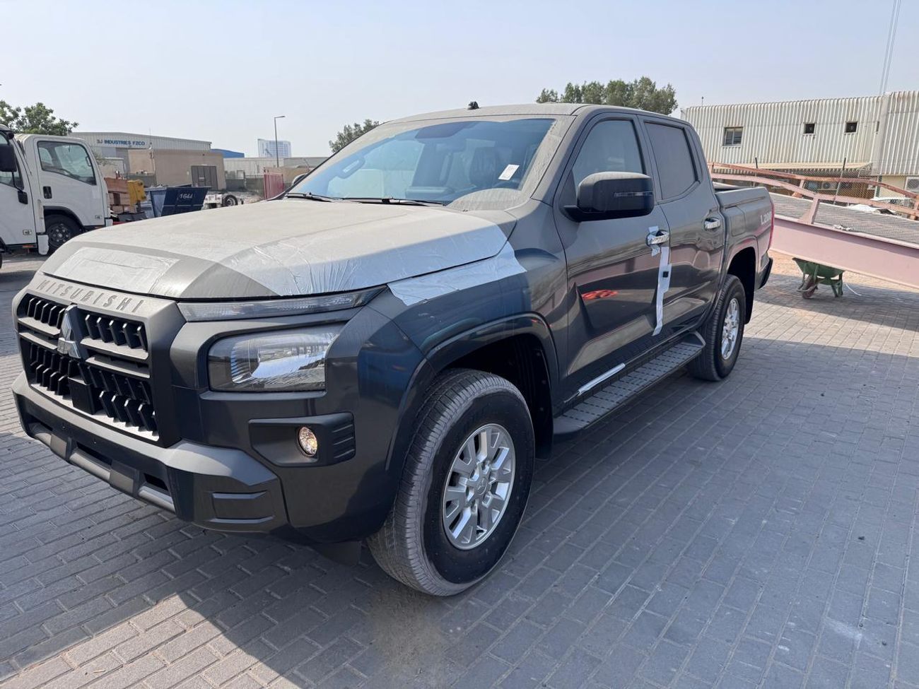 Mitsubishi L200 MITSUBISHI L200 Petrol Double Cabin 4WD 5MT 2.5L GLX -FULL OPTION_Grey