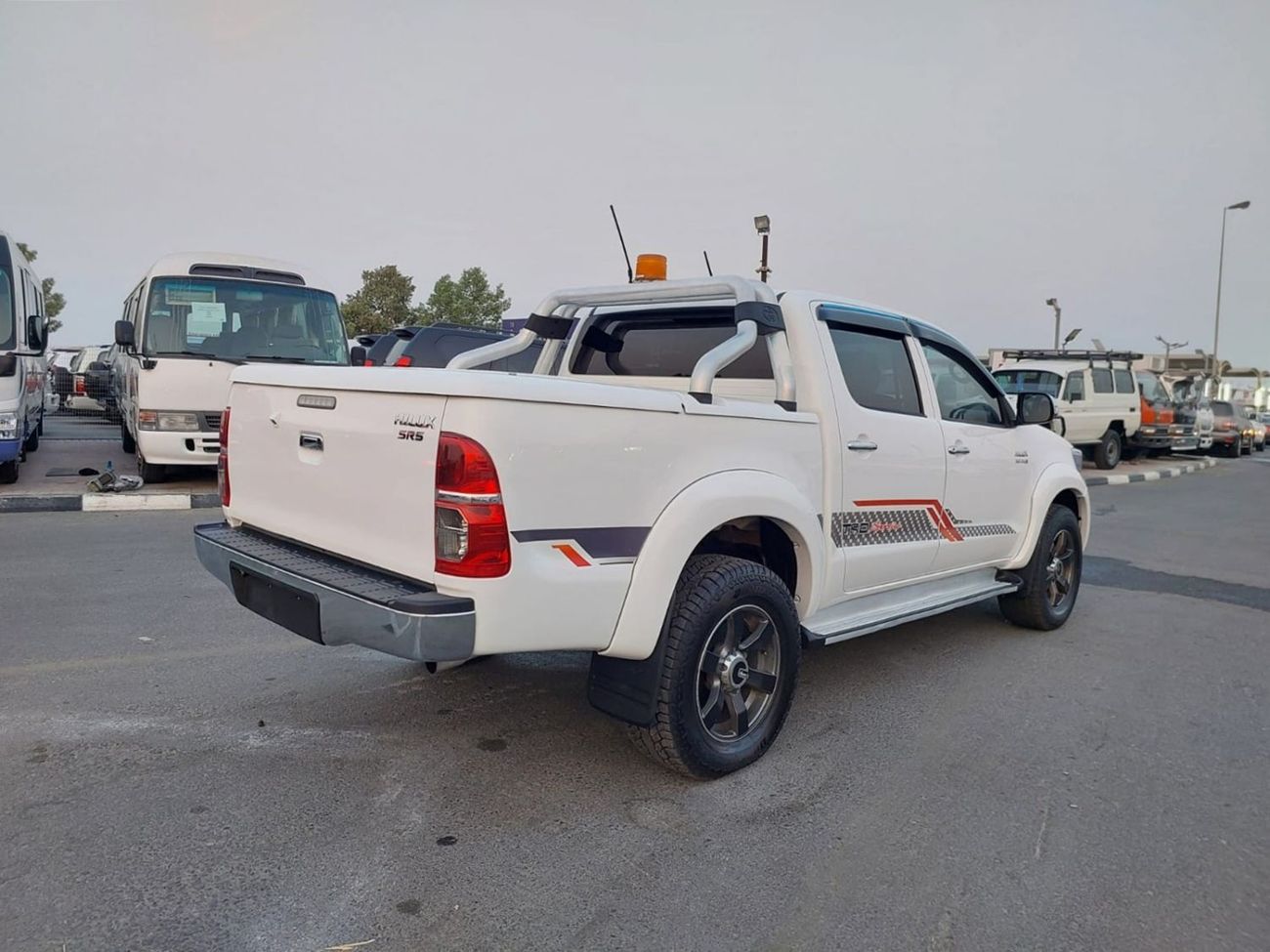 Toyota Hilux TOYOTA HILUX PICKUP RHD 2014 MODEL 3.0 L DIESEL AUTOMATIC(PM37634)