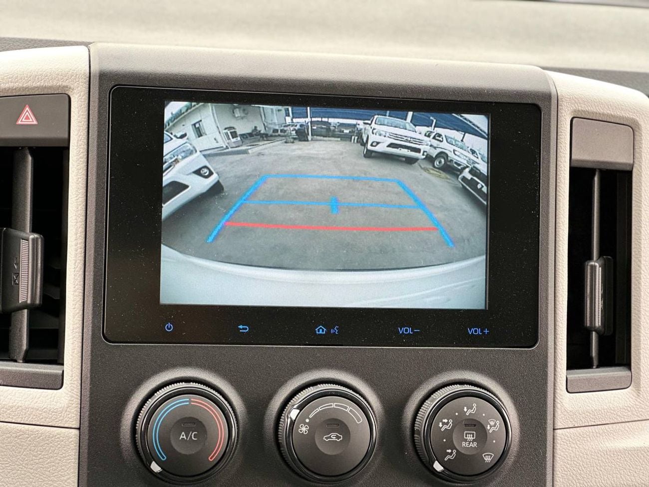 تويوتا هاياس 3.5 لتر PTR أوتوماتيك // 2026 // مزودة بمشغل DVD وكاميرا خلفية، أبواب جانبية أوتوماتيكية // عرض خاص 