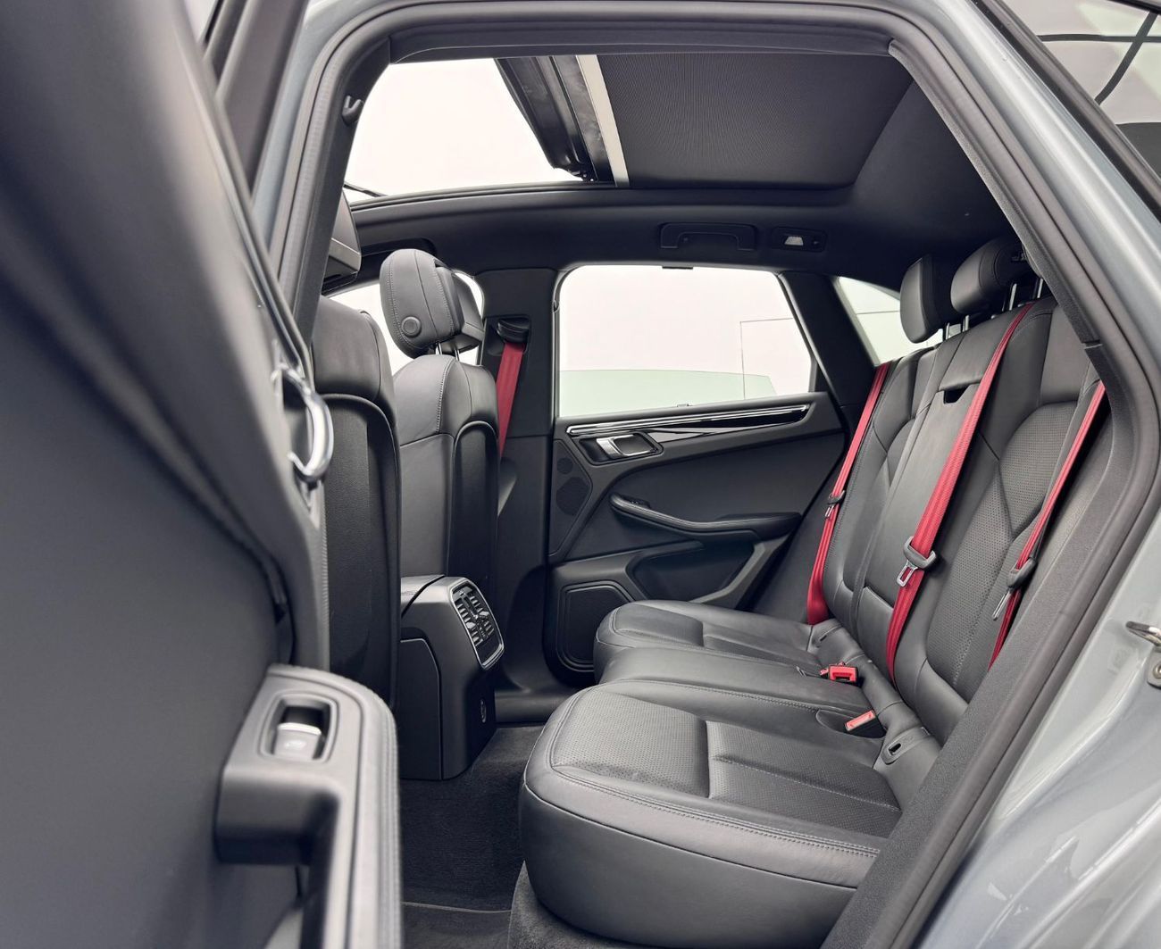 Porsche Macan Std 2.0L (252 HP) 2019 Porsche Macan, Full Porsche Service history, Warranty, Excellent Condition, L