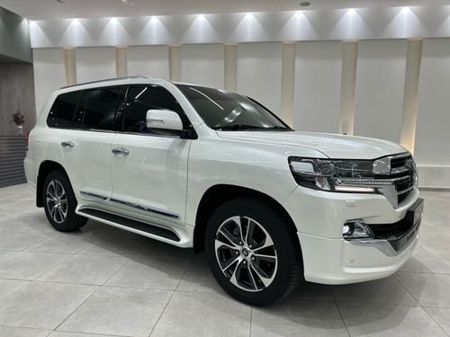 تويوتا لاند كروزر V8 Grand Touring