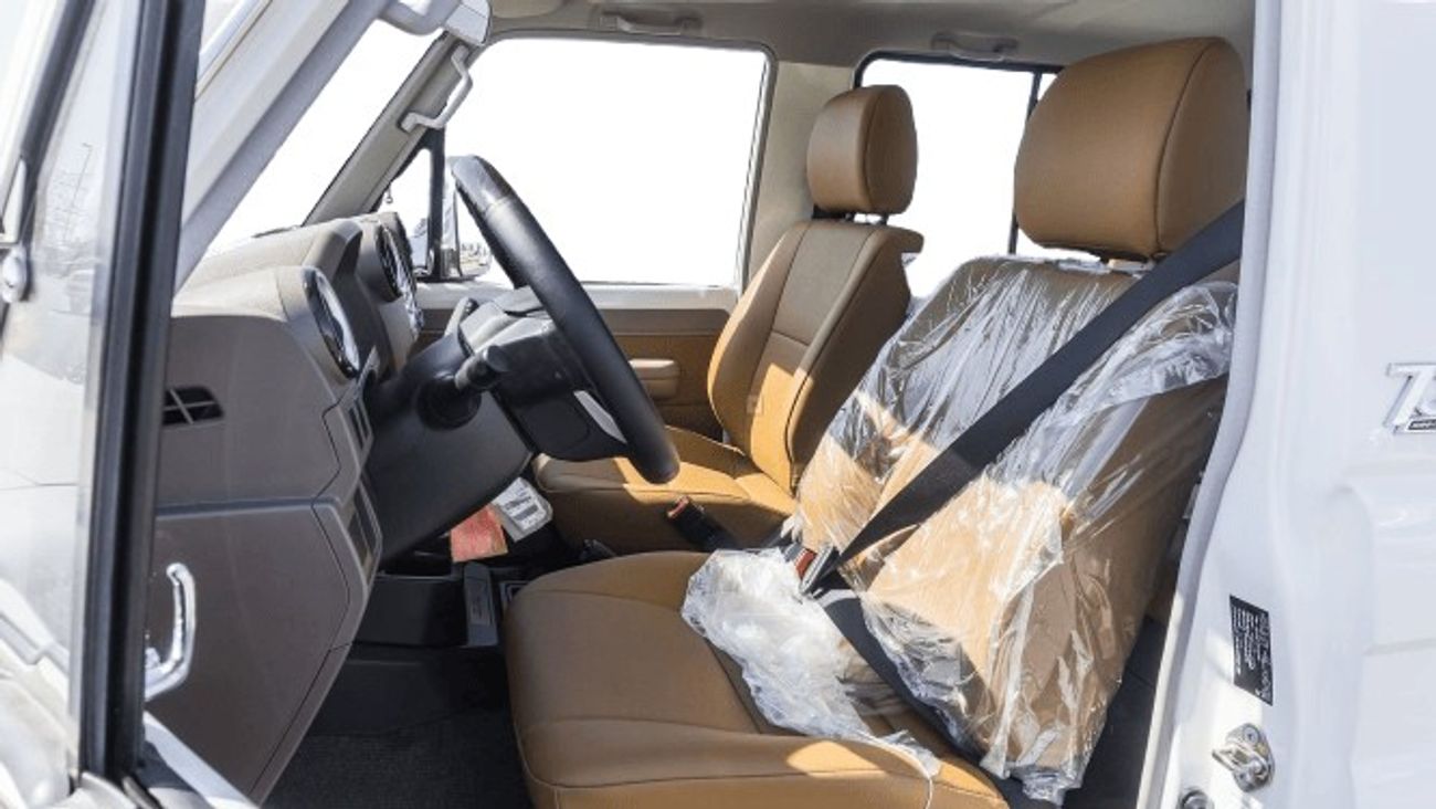 تويوتا لاند كروزر 70 ECTQAT002 - 2025 Toyota LC71 Hardtop 4.0L Petrol Manual - 70th Anniversary – White with Tan Interior