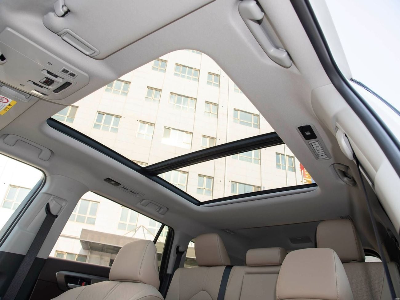 تويوتا هايلاندر Automatic . Hybrid . SUV/Crossover . All Wheel Drive . 7 Seats . 5 Doors ▾ Brand new 2026 Toyota Highlander Limited E-Four Hybrid 2.5L, Chinese Specs. Premium top-tier trim fe