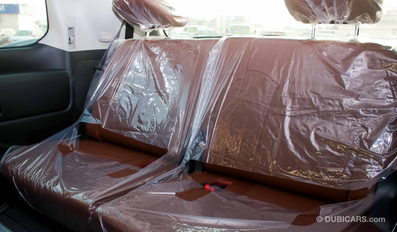 Toyota Land Cruiser GXR V8 black inside brown