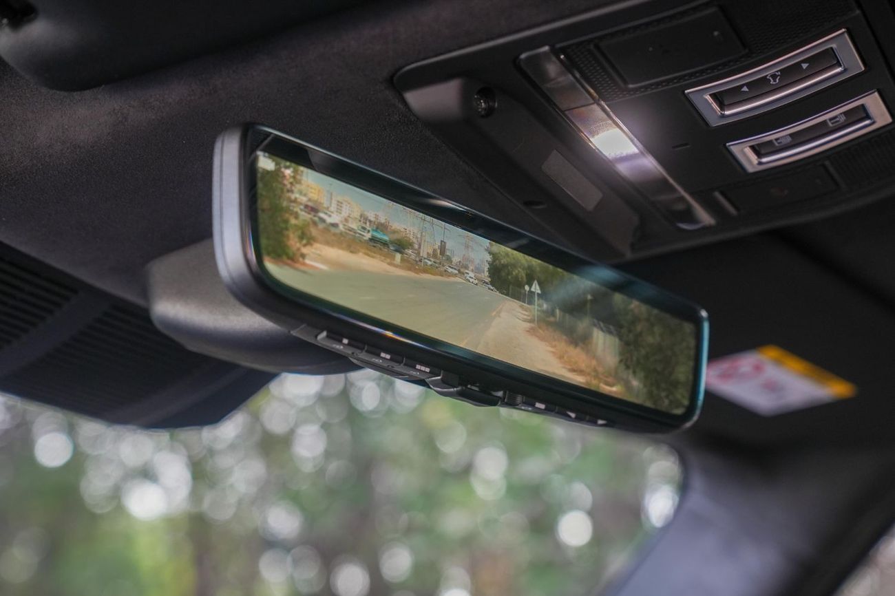 Land Rover Defender 2025 Land Rover Defender 110 P635 Octa Edition One (Gray)