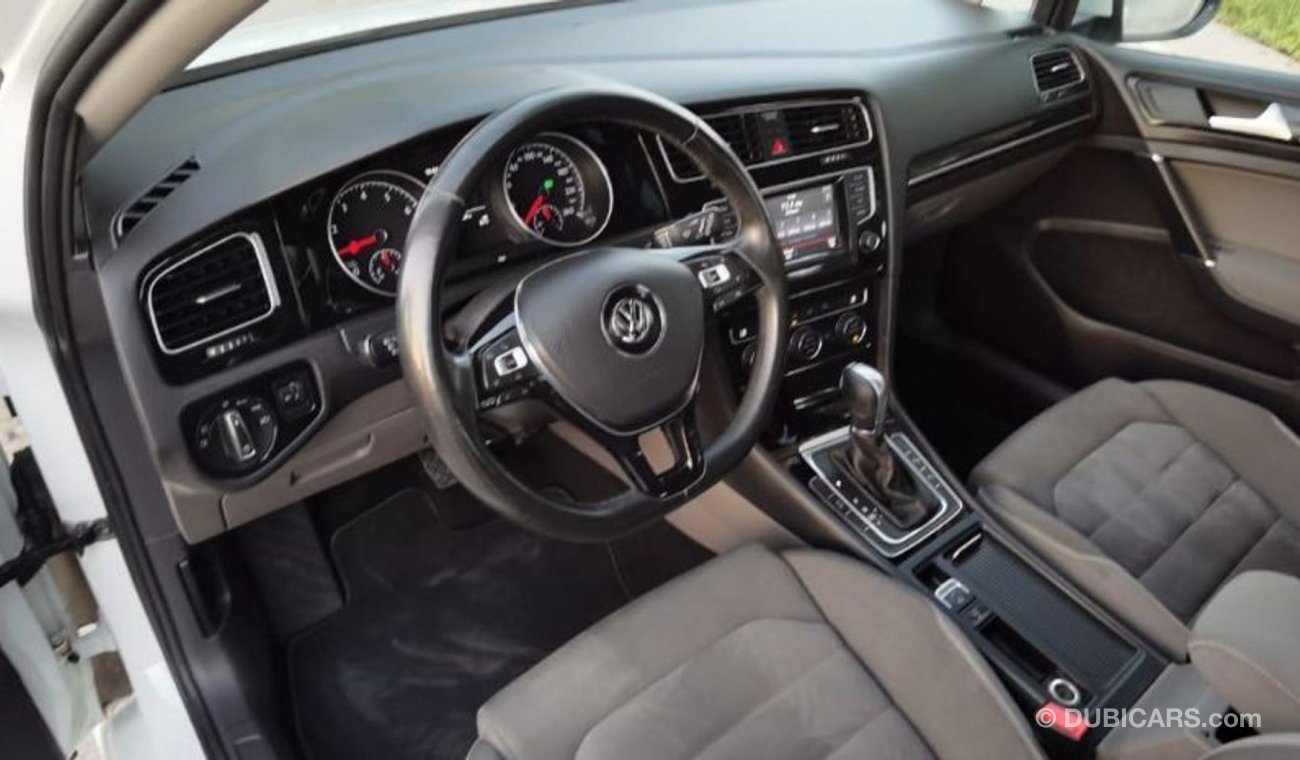 Volkswagen Golf TSI - WARRANTY - GCC SPECS - FULL SERVICE HISTORY -