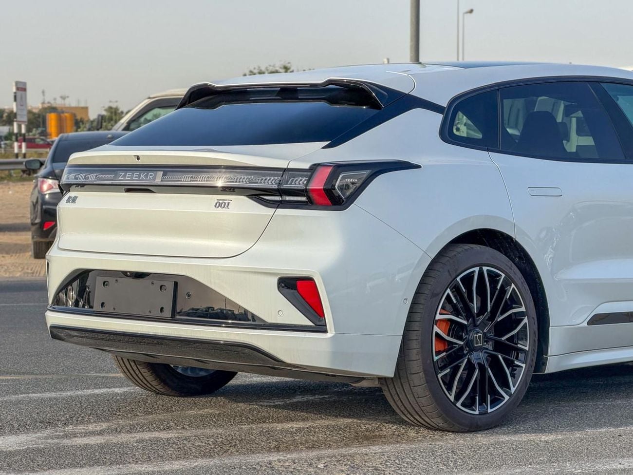 زيكر 001 Long Range AWD