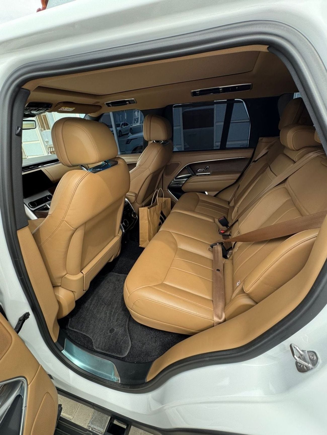 Land Rover Range Rover LWB HSE P530 4.4L - Vouge 2022 - Under Warranty - Perfect Condition- GCC Specs - Full Service Histor