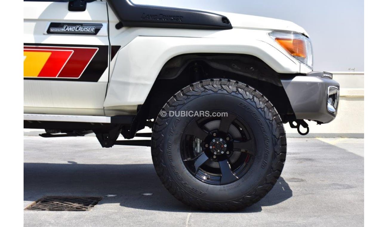 Toyota Land Cruiser Pick Up Double Cab  V8 4.5L   MT