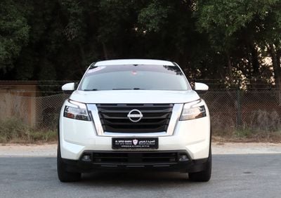 Nissan Pathfinder SV ACCIDENTS FREE - GCC - 3500 CC - 8 STR - 4WD - PERFECT CONDITION INSIDE OUT
