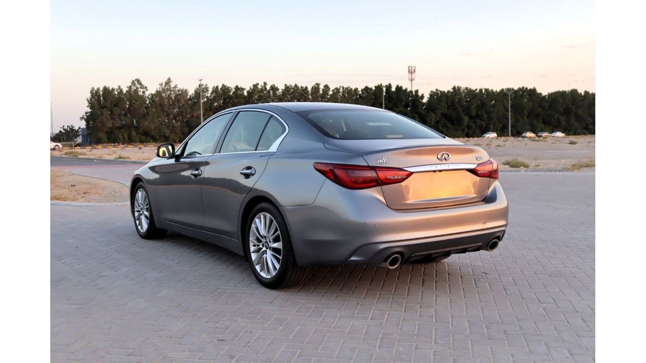 إنفينيتي Q50 سبورت خالية من الحوادث - خليجي - مكينة 3000 سي سي - السيارة بحالة الوكالة من الداخل والخارج