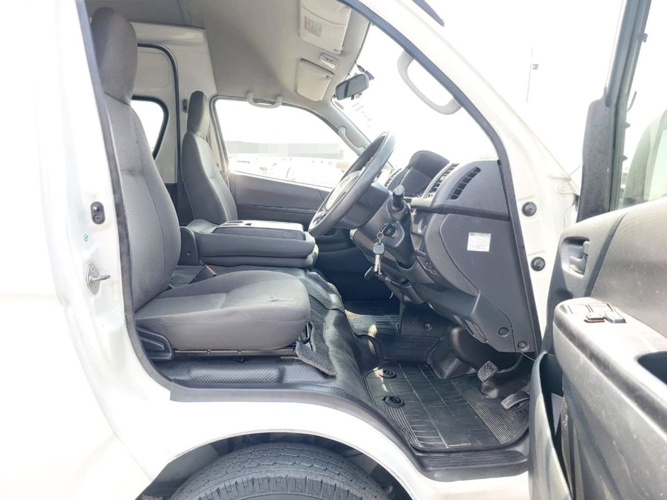 Toyota Hiace TOYOTA HIACE VAN RHD 2015 MODEL 3.0 L DIESEL AUTOMATIC(PM15267)