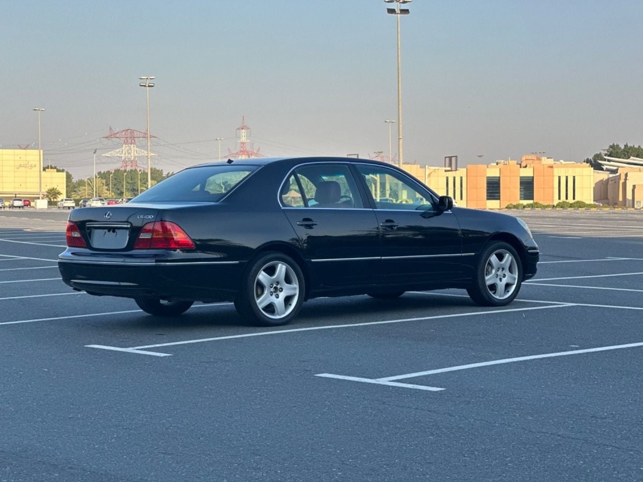 لكزس LS 430 موديل 2002 حاله ممتازه من الداخل والخارج نص الترا