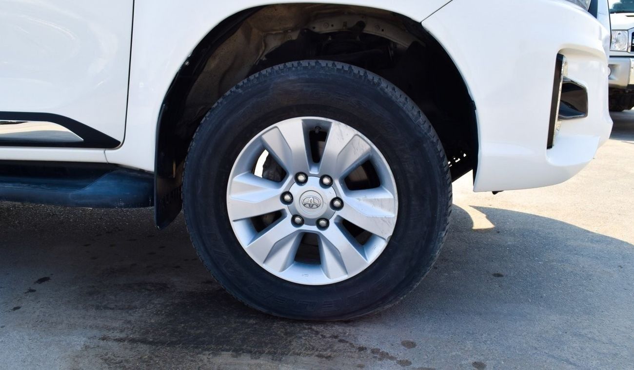 Toyota Hilux SR5 with canopy
