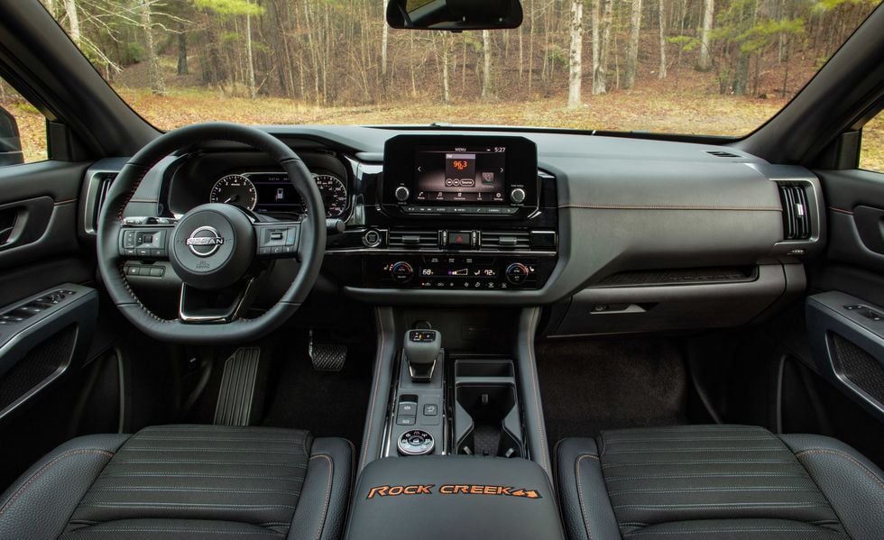 Nissan Pathfinder interior - Cockpit