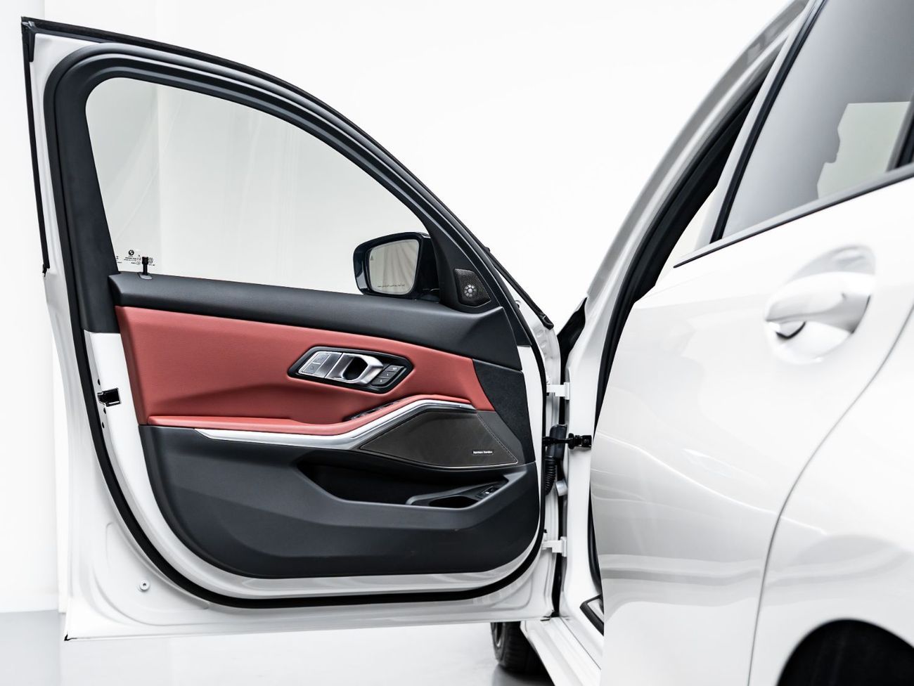 BMW M340i Std 3.0L 2025 BMW M340i xDrive, 2030 BMW Warranty + Service Contract, Low KMs, GCC