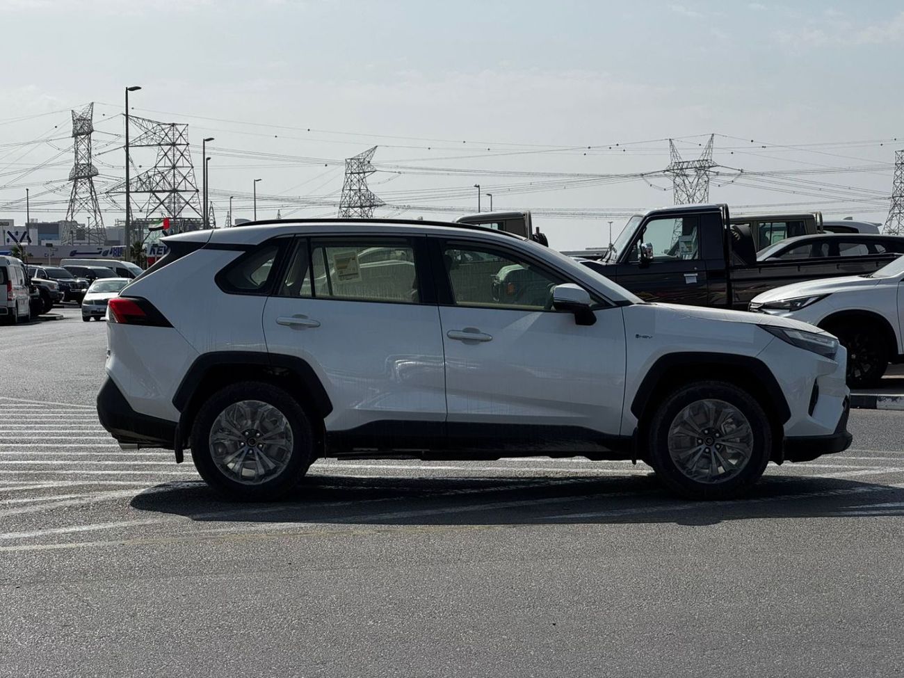 Toyota RAV4 2025 TOYOTA RAV 4 2.5L HYBRID SUNROOF FABRIC SEATS GCC SPEC MID OPTION