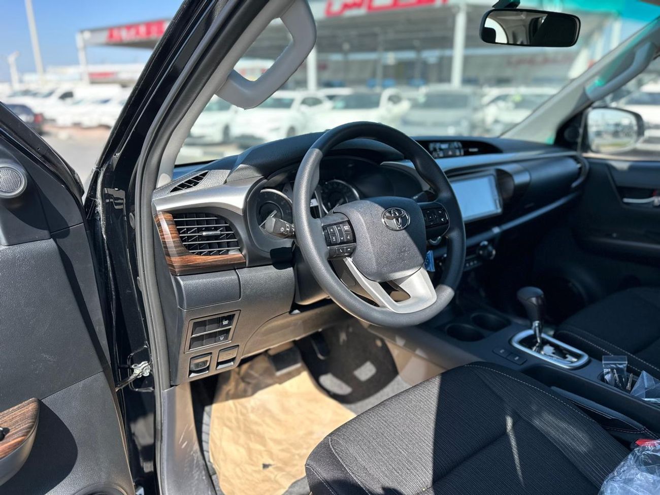 تويوتا هيلوكس Toyota Hilux 2.7L A/T Full Option, Push Start, BSM, Black Color 2025/2025