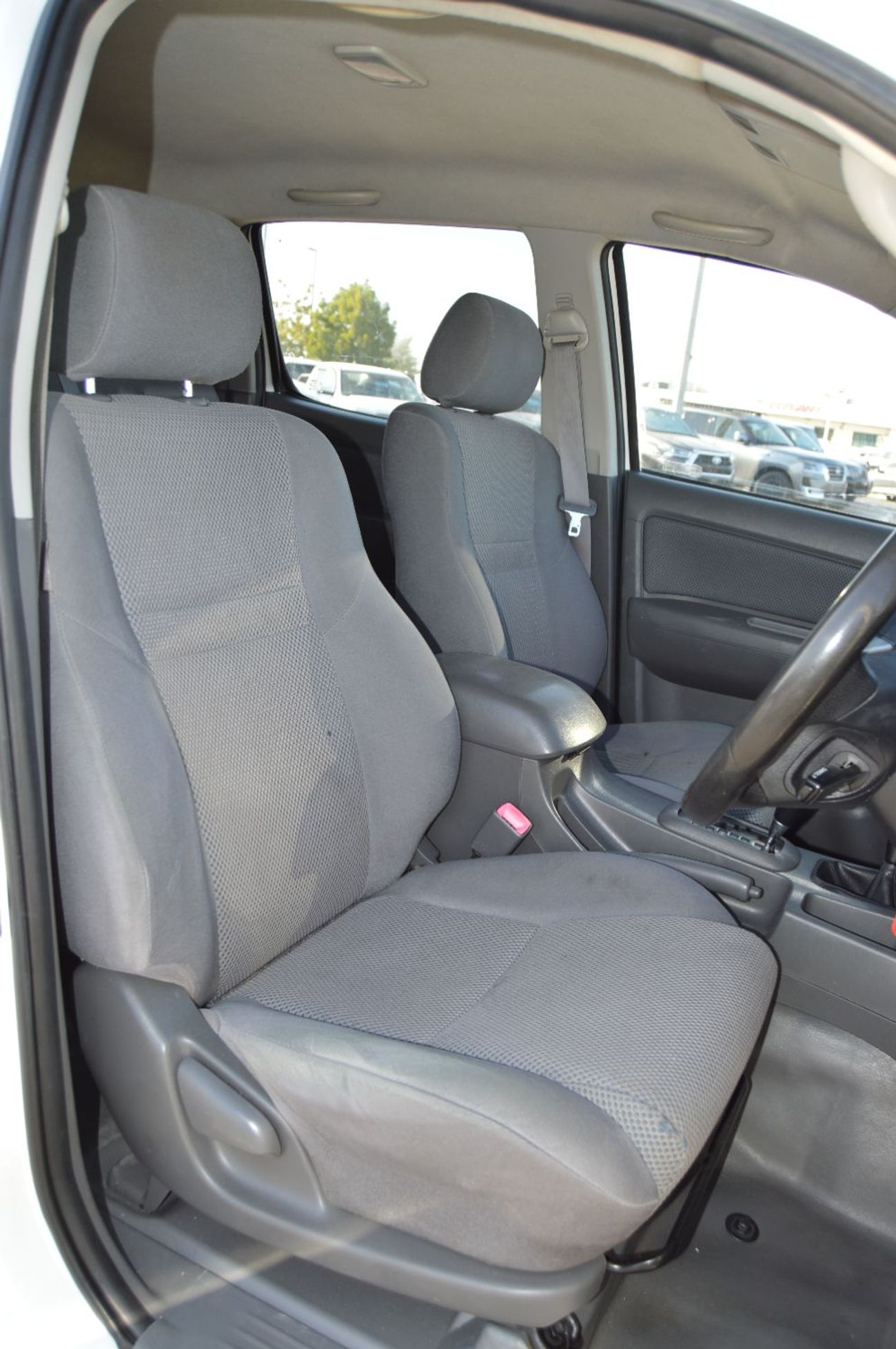 تويوتا هيلوكس Double cabin 3.0L, perfect inside and outside