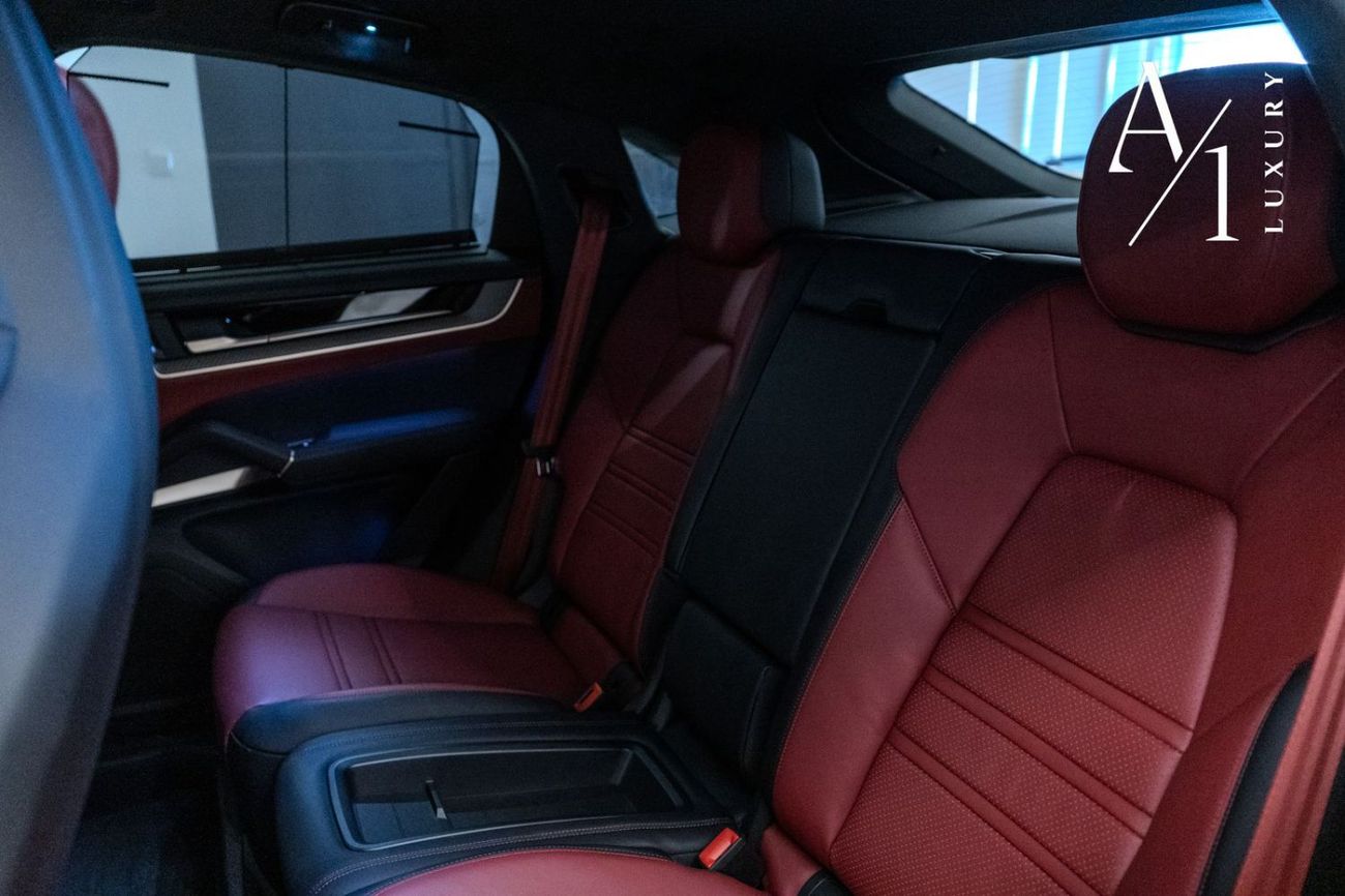 بورش كايان Turbo GT 2024 Porsche Cayenne, Porsche Warranty, Full Options, Very Low Km, Excellent Condition, GCC