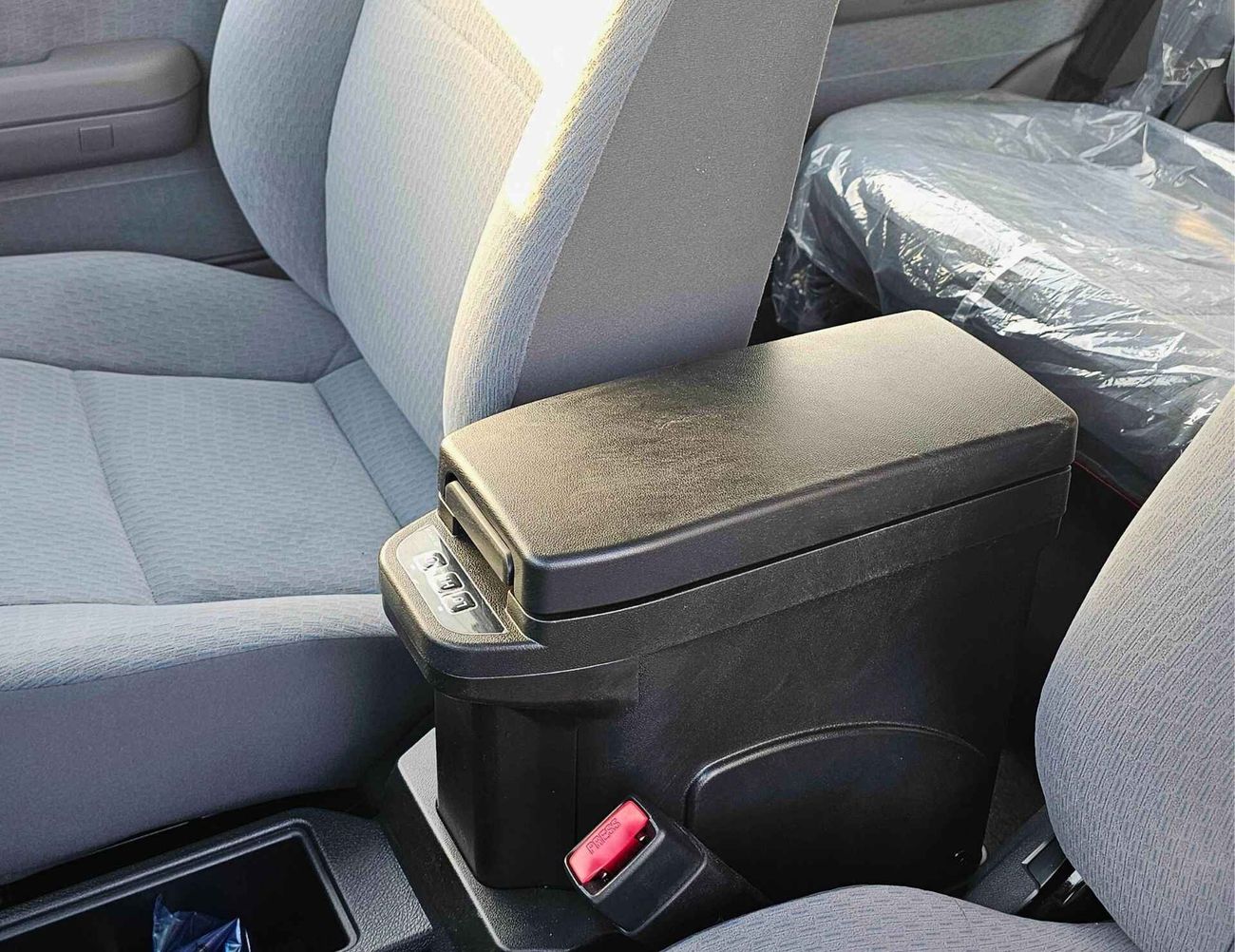 تويوتا لاند كروزر 70 LC76 / FULL OPTION / WITH WINCH EURO 4 / M/T / 4.0L V6 PETROL / DIFF LOCK (CODE # LC76)