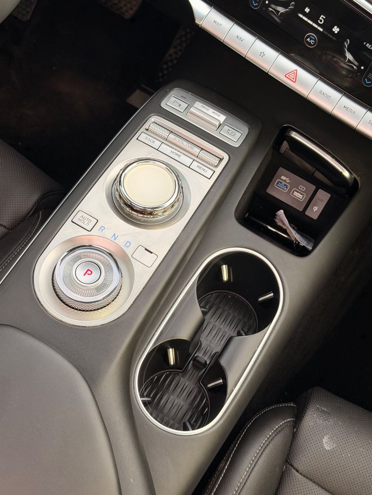 Genesis GV70 PREMIUM