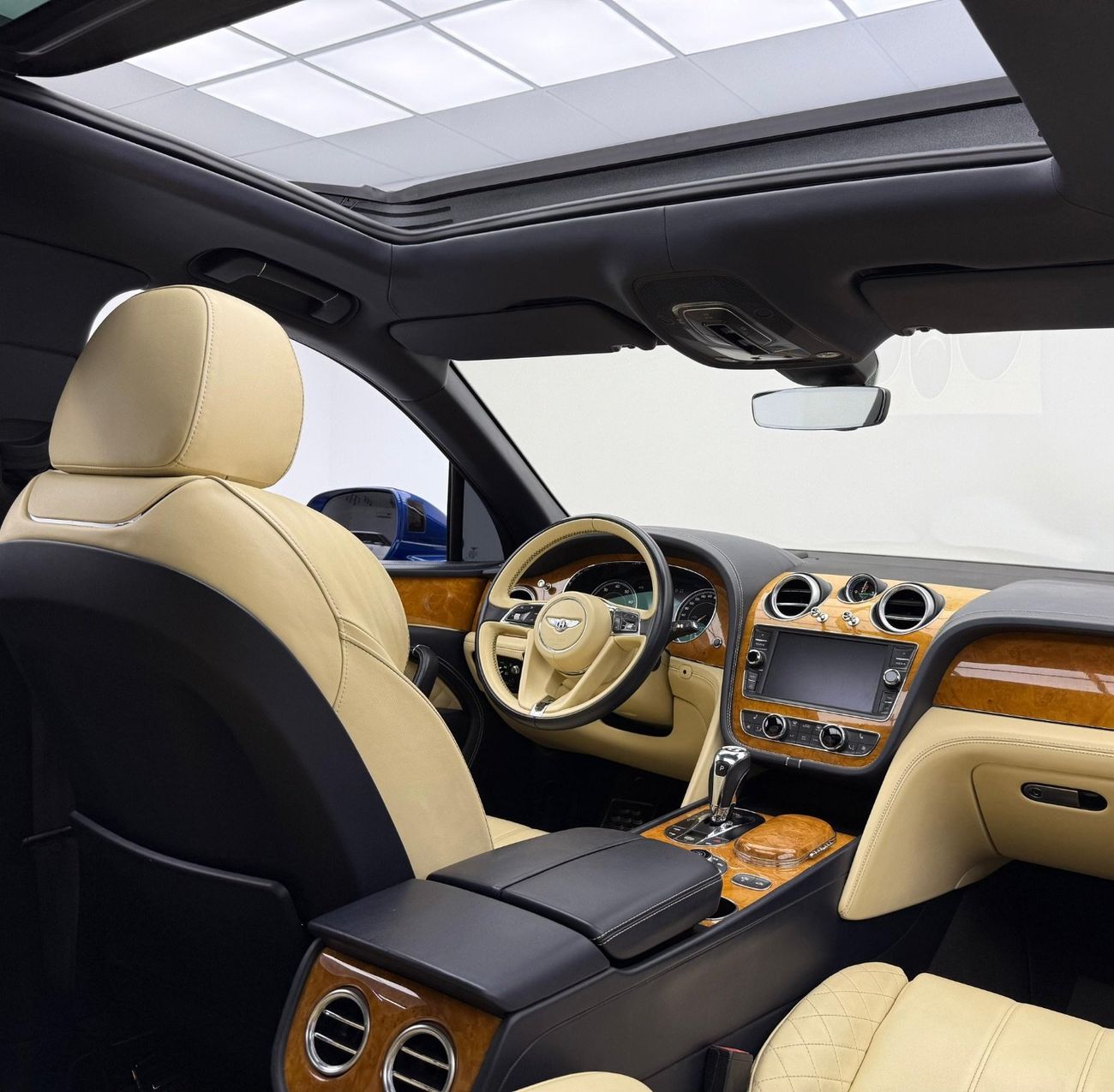 Bentley Bentayga 2017 Bentley Bentayga W12, Full Service History, High Option, GCC