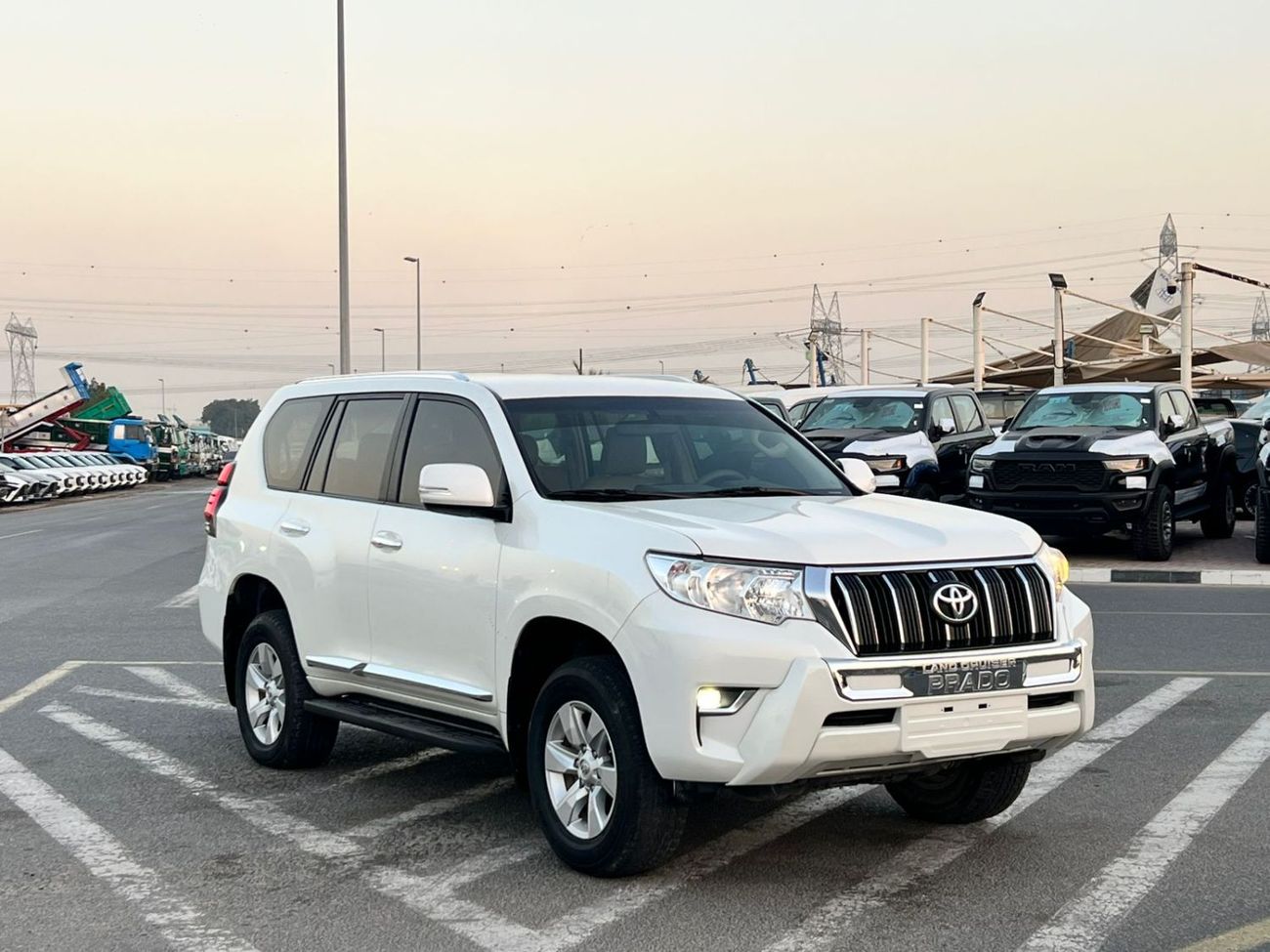 Toyota Prado 2019 Toyota Prado TXL 2.7L V4 - AWD 4x4 - GCC - Full Screen - Leather seat  - 7 Seater