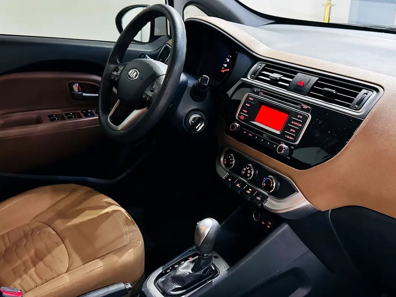 Kia Rio EX 1.4L (107 HP) Hatchback