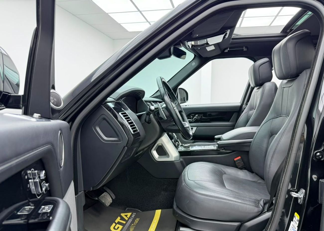 Land Rover Range Rover VOGUE SE 2021 Range Rover Vogue V8 Diesel, Warranty, Service History, Fully Loaded, Excellent Condition, Euro
