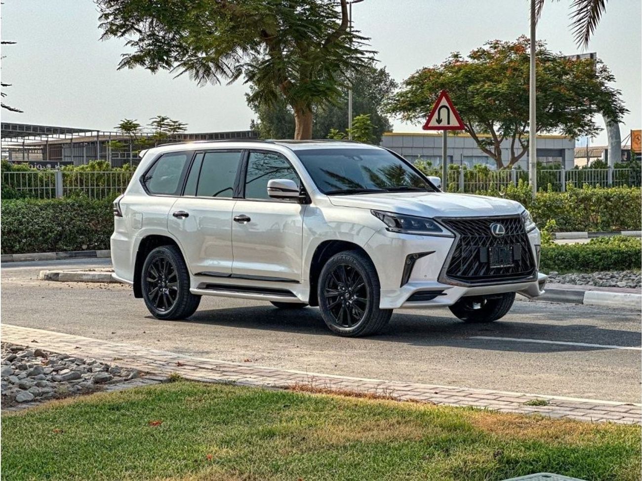 Lexus LX 570 Signature Black Edition LEXUS LX570S BLACK EDITION , 3 YEARS WARRANTY , GCC SPECIFICATION , 5dr SUV,