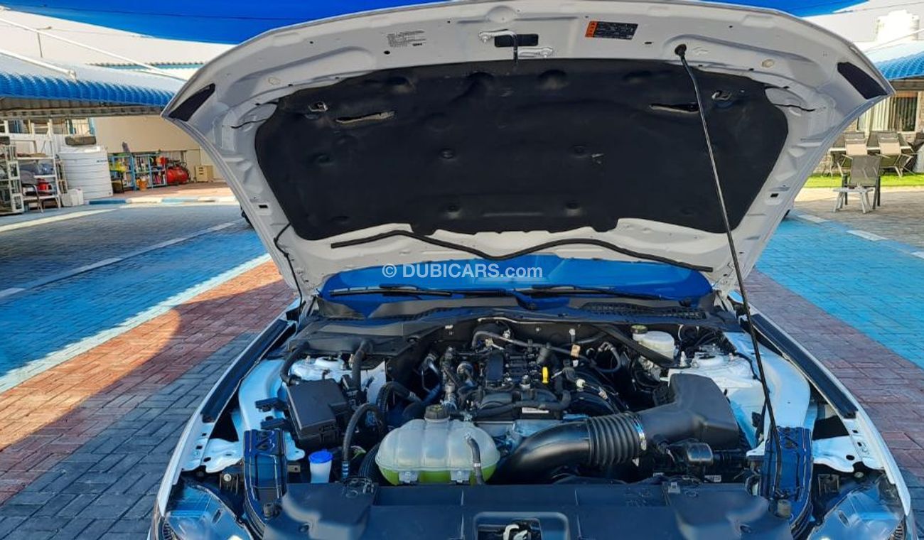 Ford Mustang car in perfect condition 2023 2.3l  America