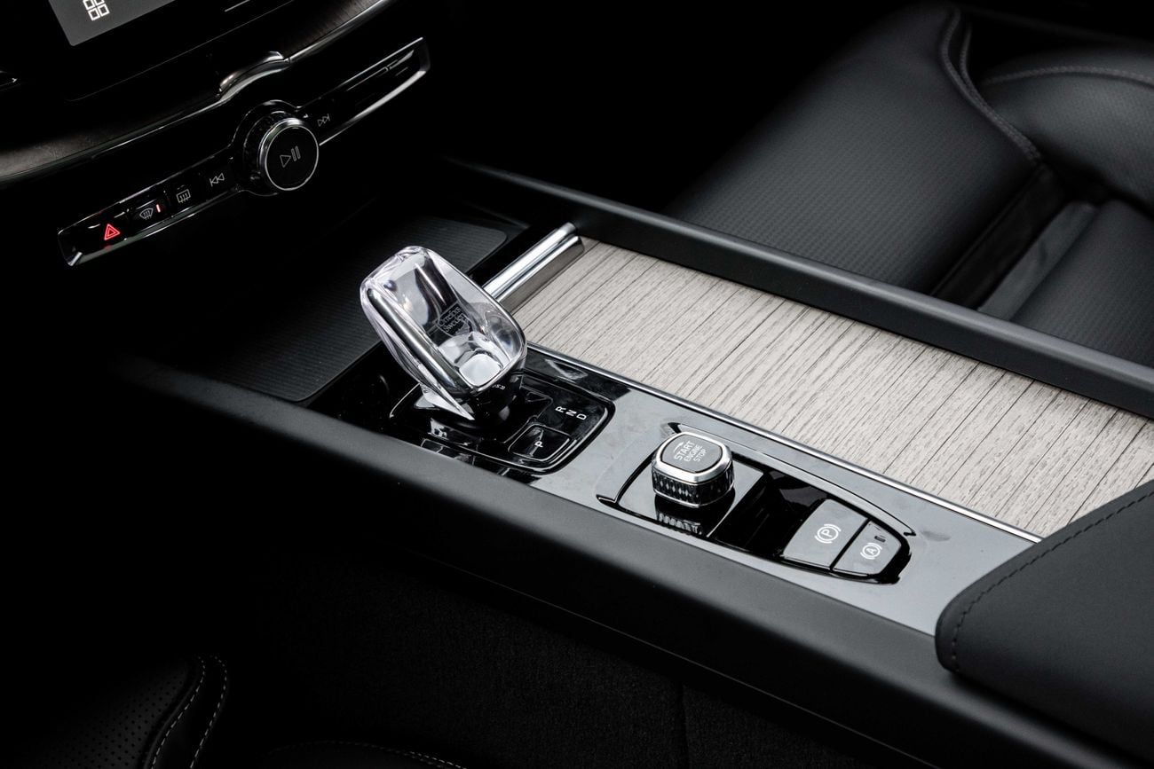 Volvo XC60 XC60 Ultra Dark | 4,015 P.M | 0% Downpayment | 5 Year Volvo Warranty + Service!