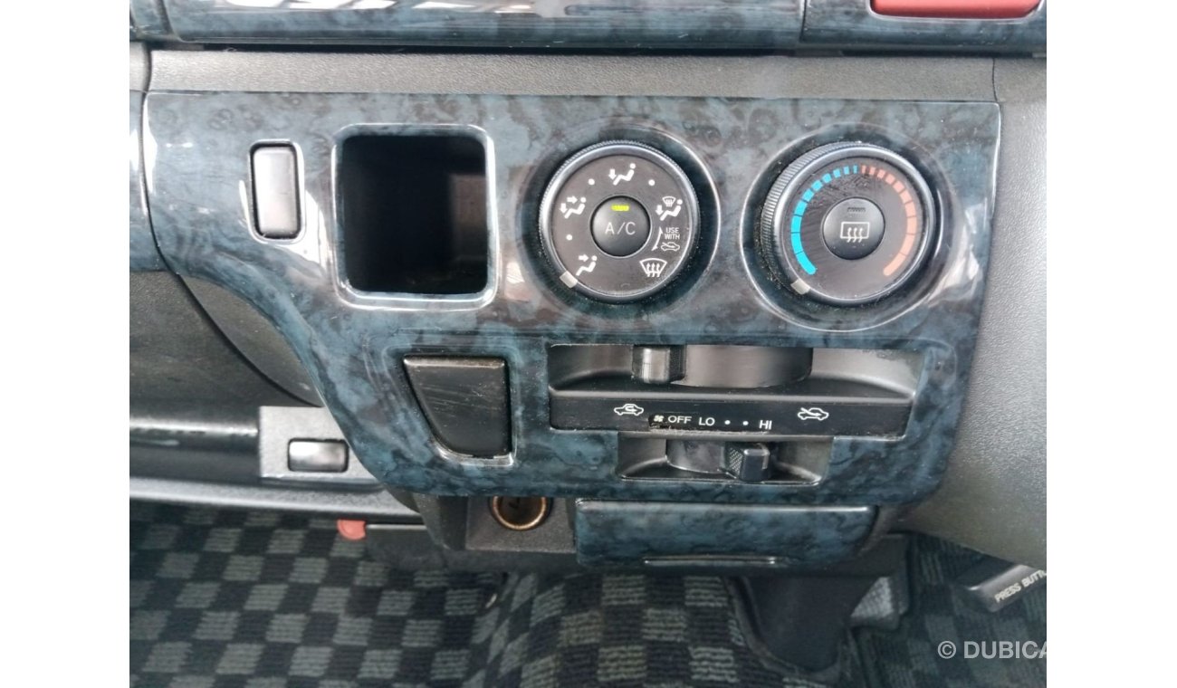 Toyota Hiace TOYOTA HIACE RIGHT HAND DRIVE (PM978)