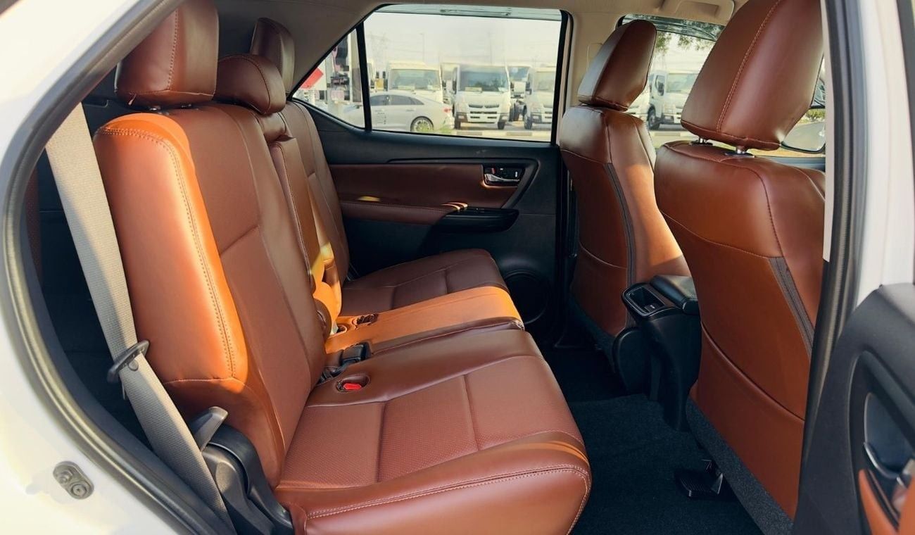 Toyota Fortuner PREMIUM BULL BAR WITH HEAVY FOCUSD LIGHTS | 2.8 DIESEL ENGINE | RHD