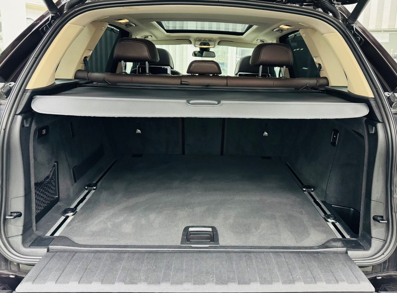 BMW X5 50i Exclusive GCC .. V8 .. FSH .. Perfect Condition ..