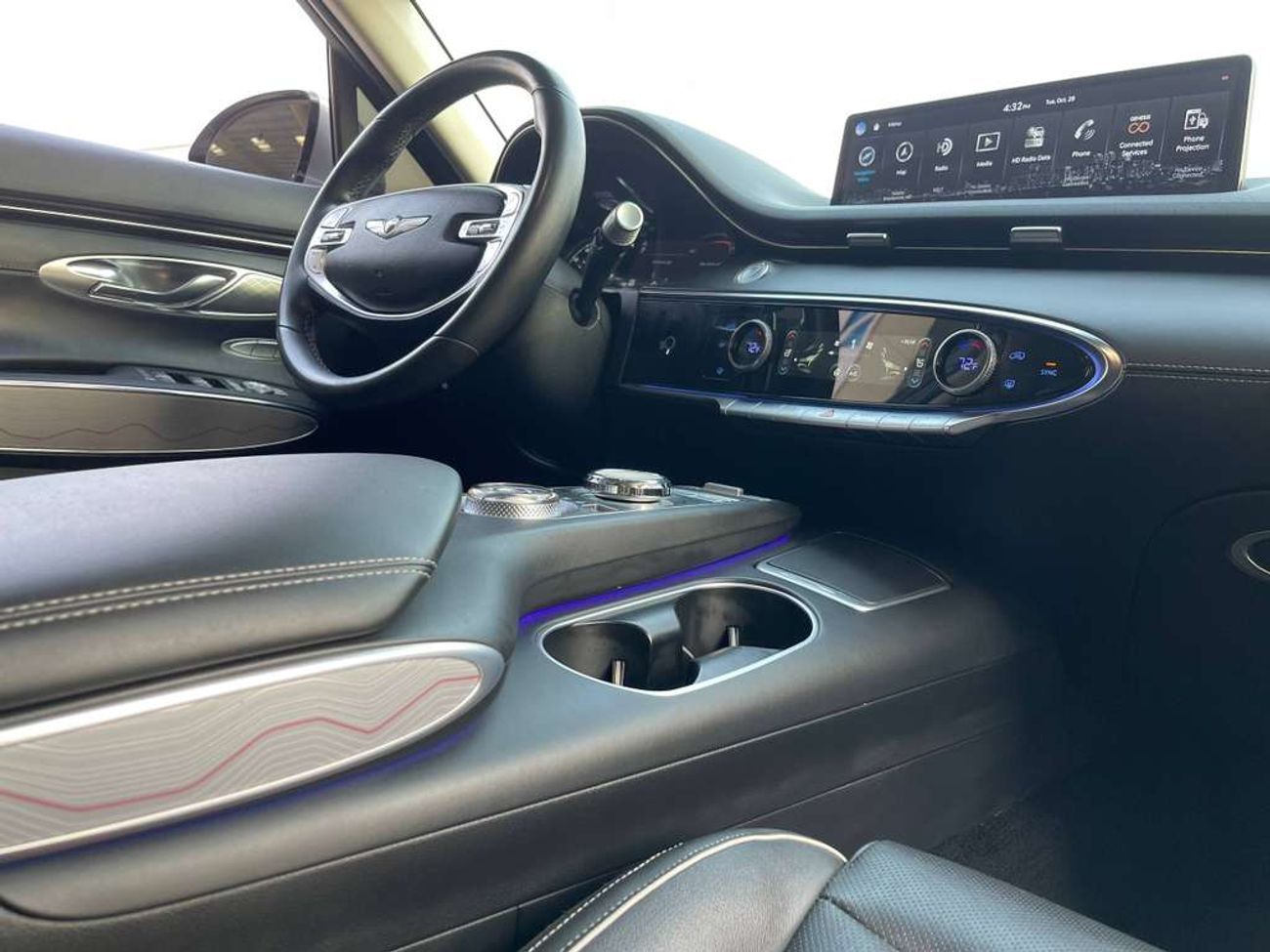 جينيسس GV70 / دفع رباعي / فتحة سقف بانورامية / كاميرا 360 درجة / مسافة منخفضة / بحالة ممتازة