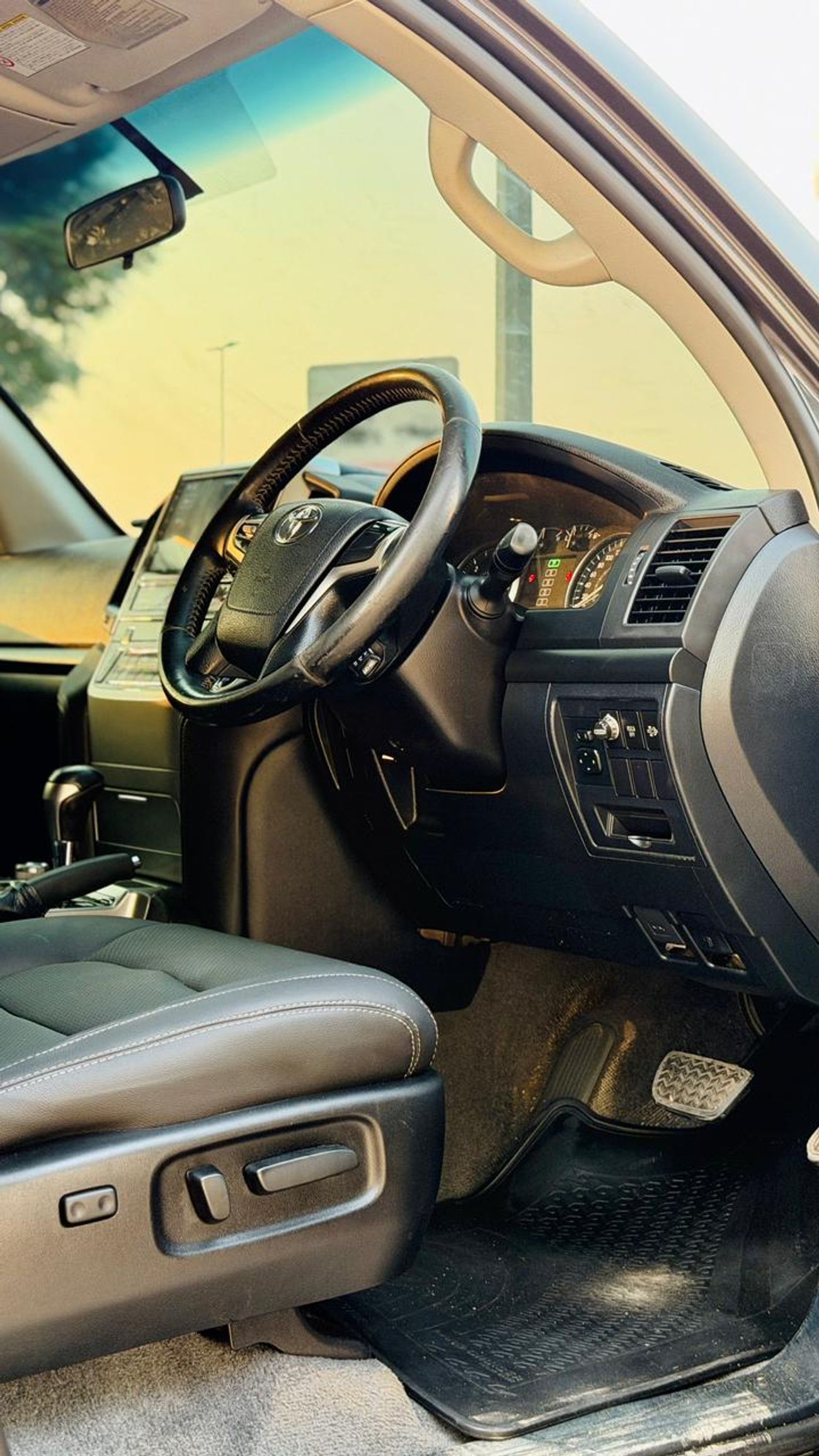 Toyota Land Cruiser PUSH START | SUNROOF | AUTO TRANSMISSION | 4.5L | POWER WINDOWS |