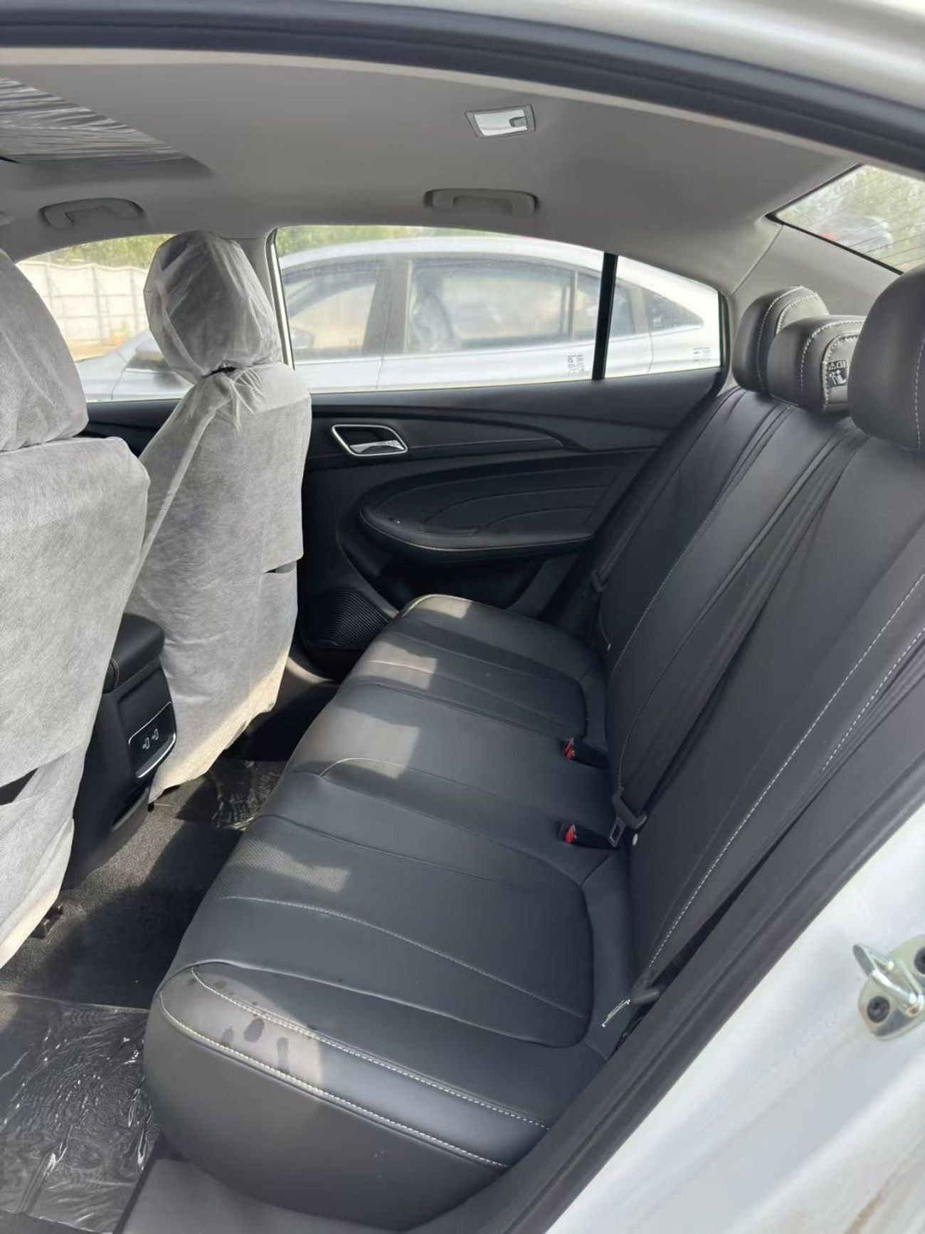 MG 5 DELUXE 1.5L A/T 2024 Full-option with Sunroof WHITE | Export or Wholesale