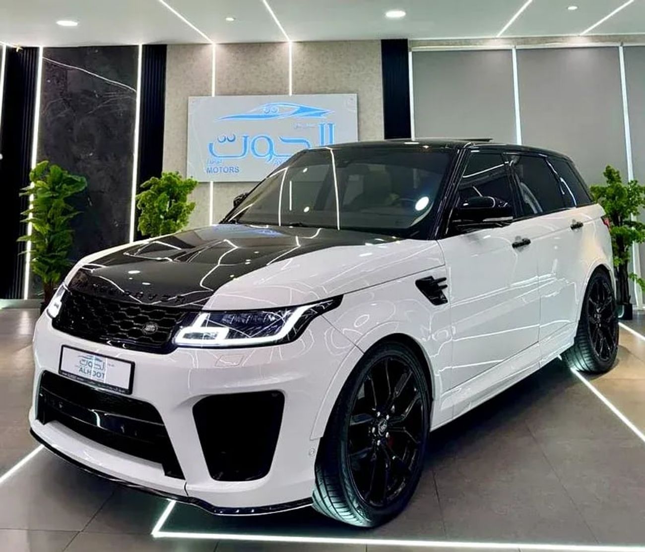 Land Rover Range Rover Sport SVR 5.0L (575 HP) AWD